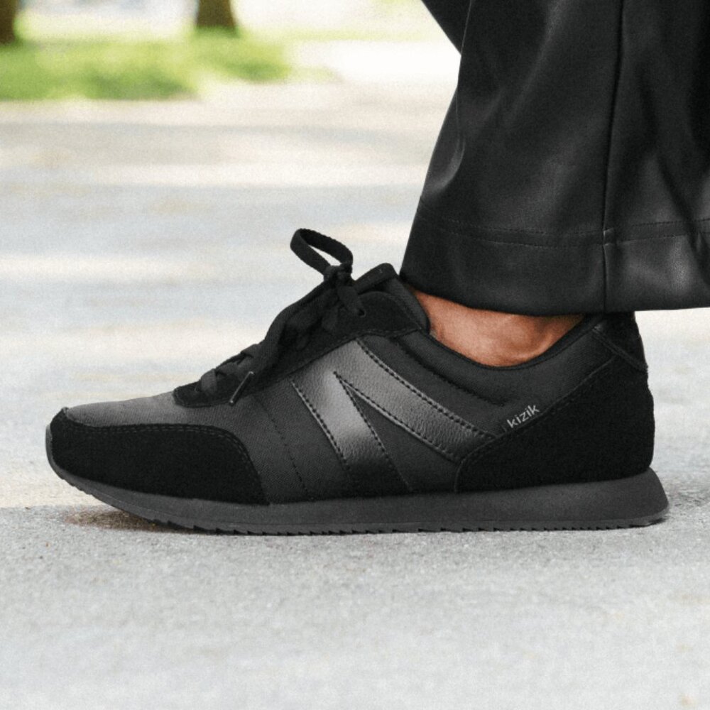 Kizik Milan Sneakers - NEW in box - Black on Black - Hands free slip on laces